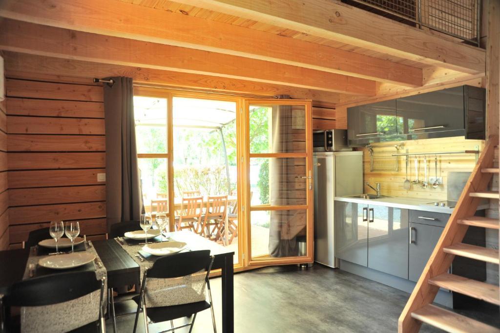 Camping Les Portes Du Beaujolais Anse Szoba fotó